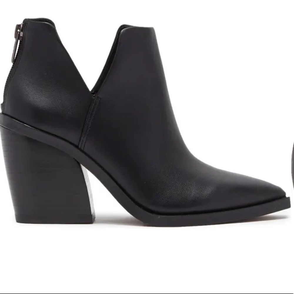 VINCE CAMUTO Gigiette Bootie Black Leather Western Style Cowgirl Boot Size 6
